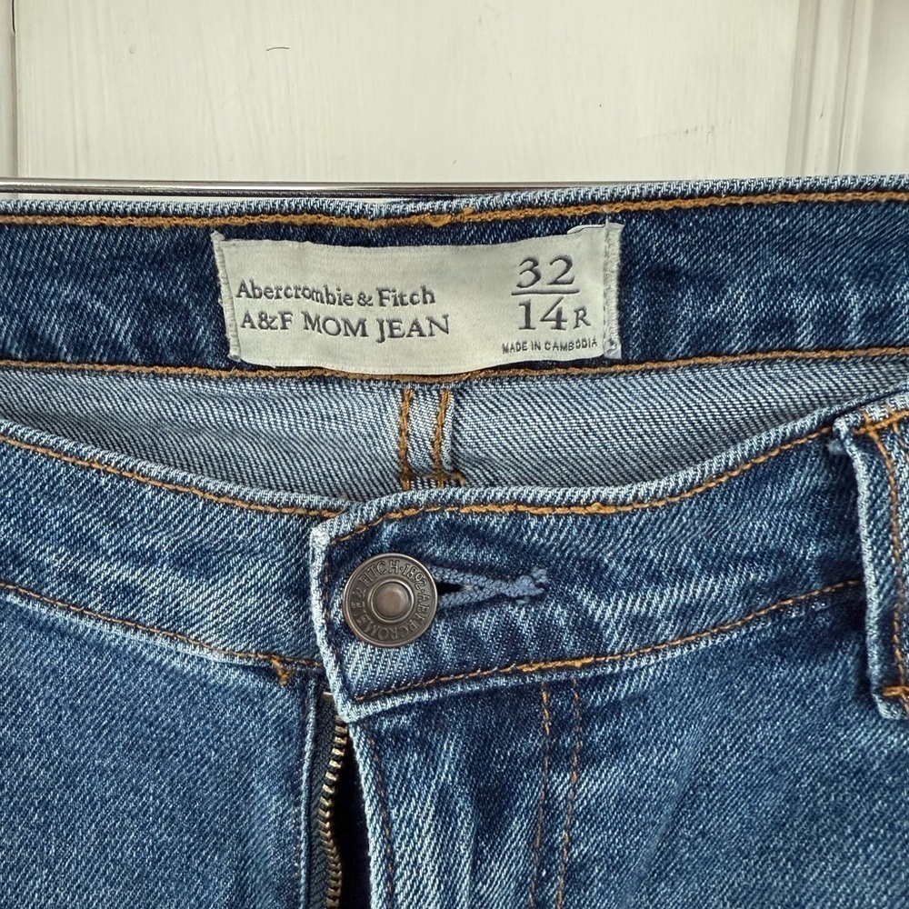 Abercrombie & Fitch  Ripped Blue mom jeans - Picture 3 of 6